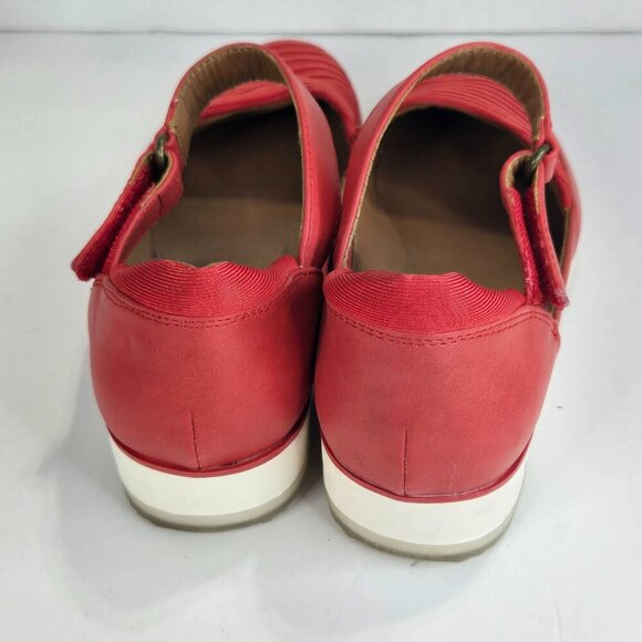 BareTraps Red Flats with Strap - Picture 4 of 11